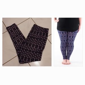 4/$80 New "Wallflower" Sweetlegs Leggings - Size Plus (US14-22)